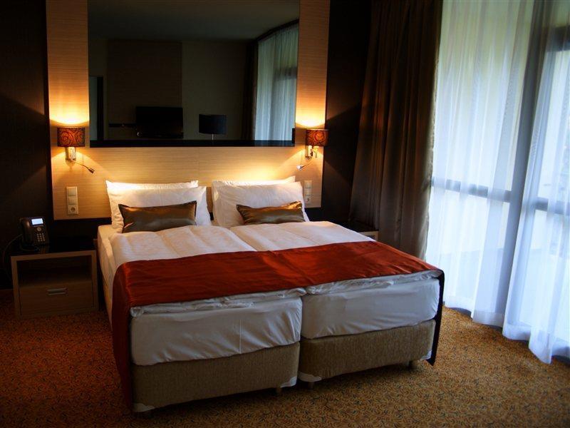 Azur Premium Hotel Siofok Ngoại thất bức ảnh