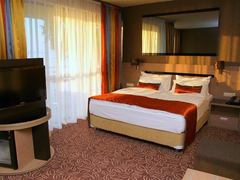 Azur Premium Hotel Siofok Ngoại thất bức ảnh