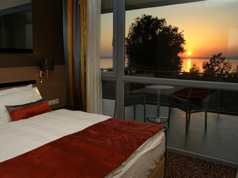 Azur Premium Hotel Siofok Ngoại thất bức ảnh