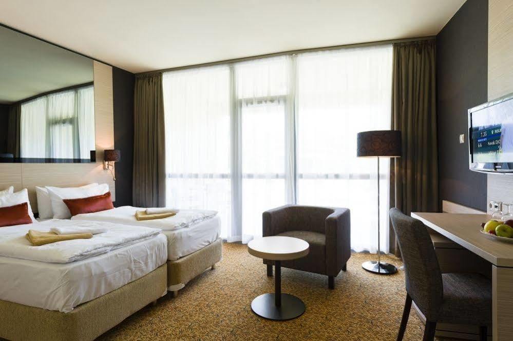 Azur Premium Hotel Siofok Ngoại thất bức ảnh